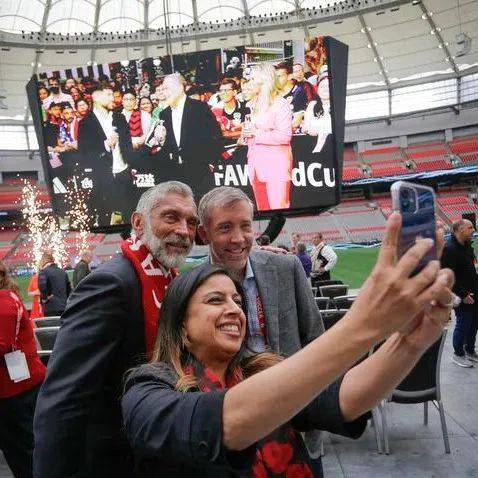 哈登,岁爱情甜蜜,全力宠爱女,香港赛马场,赛程安排,赛果查询,马匹资料,赛事动态