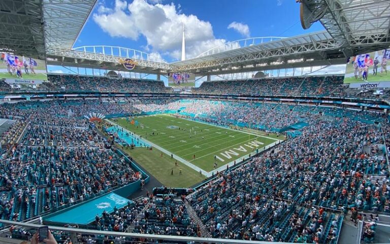 河南省商丘,市人大常委,会主任张家,香港赛马场,赛程安排,赛果查询,马匹资料,赛事动态